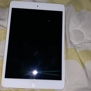 IPad Brand New!!! No Cracks